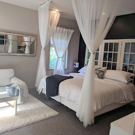 Amara Bed & Breakfast (Adults Only) Sidney Exterior photo