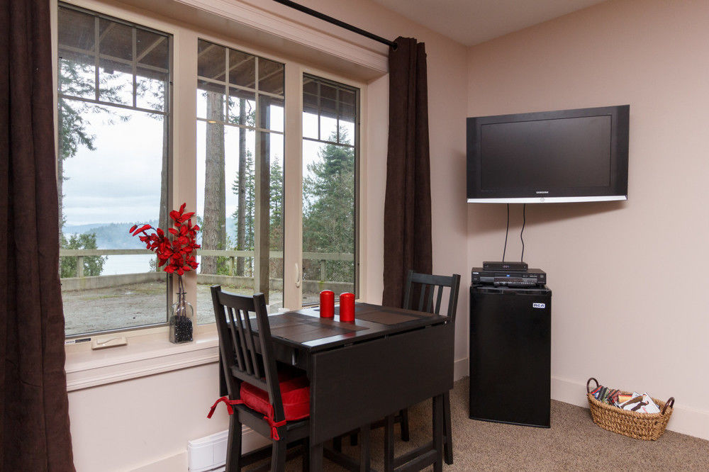 Amara Bed & Breakfast (Adults Only) Sidney Exterior photo