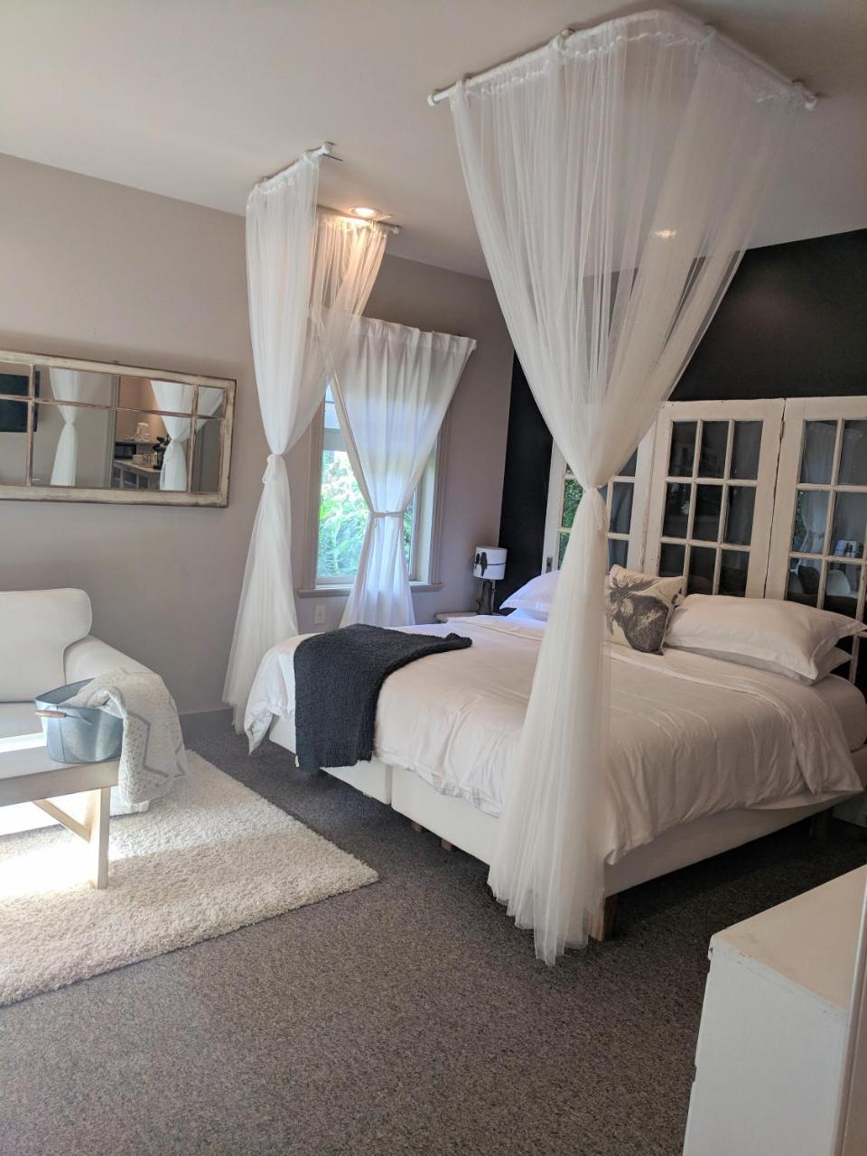 Amara Bed & Breakfast (Adults Only) Sidney Exterior photo